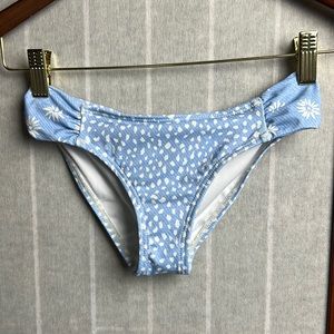 BILLABONG
Girl's swimsuit size 12